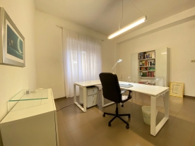 Affittasi ampia stanza per uso studio professionale