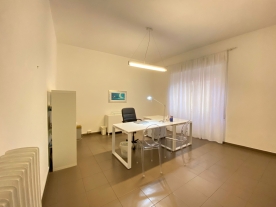 Affittasi ampia stanza per uso studio professionale